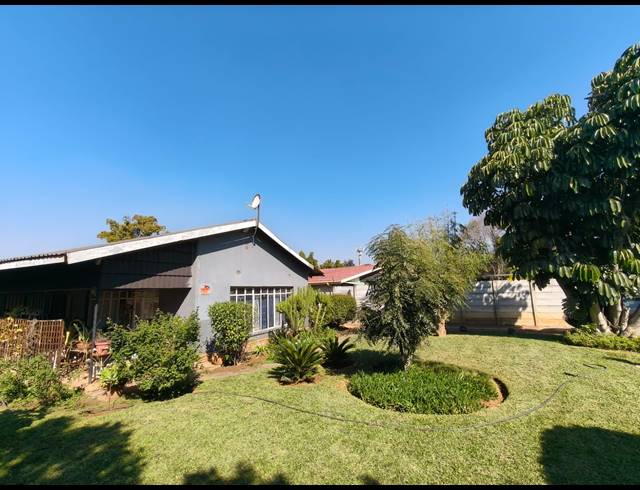 4 BEDROOM HOUSE FOR SALE IN OOS EINDE